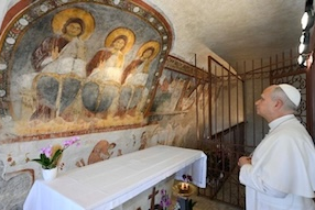Pope prays before the Holy Trinity fresco
