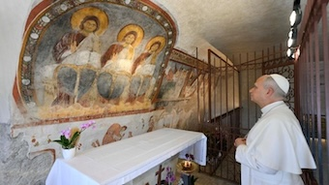 Pope prays before the Holy Trinity fresco