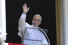 Pope greets pilgrims - Image Vatican Media