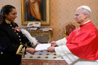 Ms Sandhu presents her credentials to Pope Leo