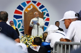 Pope Leo at Accueil Notre-Dame.