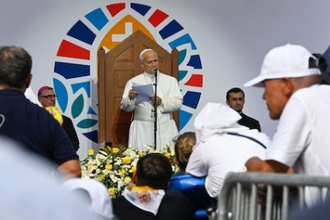 Pope Leo at Accueil Notre-Dame.