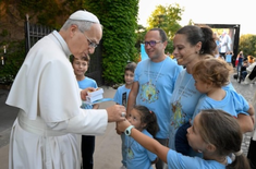 Pope meets  with family in Vatican Gardens