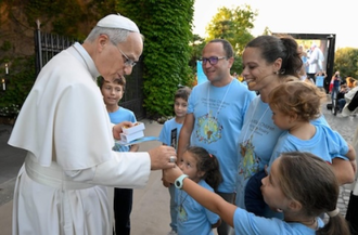 Pope meets with family in Vatican Gardens