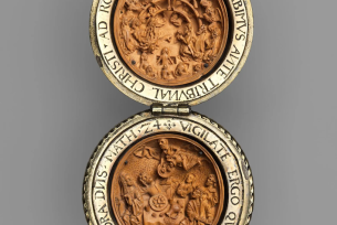 Rosary bead, Flemish, circa 1525-50 © Metropolitan Museum, New York