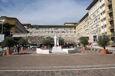 Gemelli Hospital front entrance with statue of St John Paul II - Wiki image by Sergio D'Afflitto