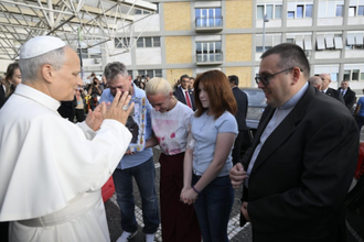 Pope Leo XIV blesses young Ukrainian cancer survivor, Varvara, as he leaves Gemelli hospital - Image by Vatican Media