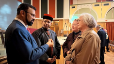 Dayan Eliezer Zobin and Cardinal Koovakad  meet participants in Westminster Cathedral Hall